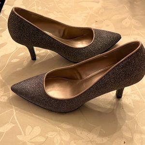 Gold sparkled shoes, 7-1/2